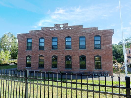 Exterior, Facade, Brick Facade, Rowhouse