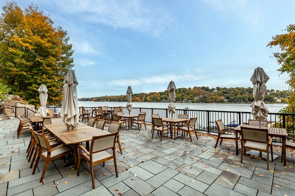 Exterior, Lake