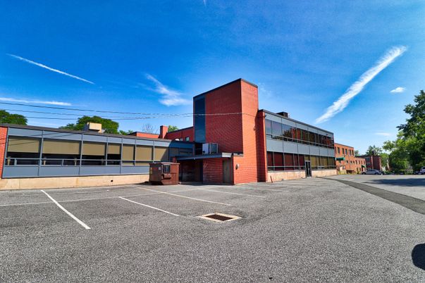 Exterior, Facade, Modern