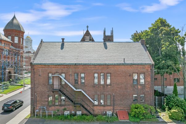Exterior, Facade, Brick Facade, Georgian