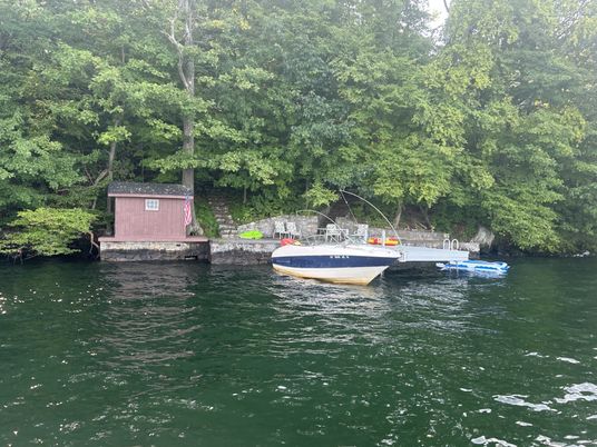 Exterior, Lake