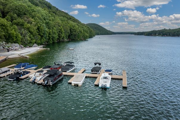 Exterior, Lake