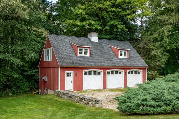 Attached, Exterior, Facade, Cape Cod