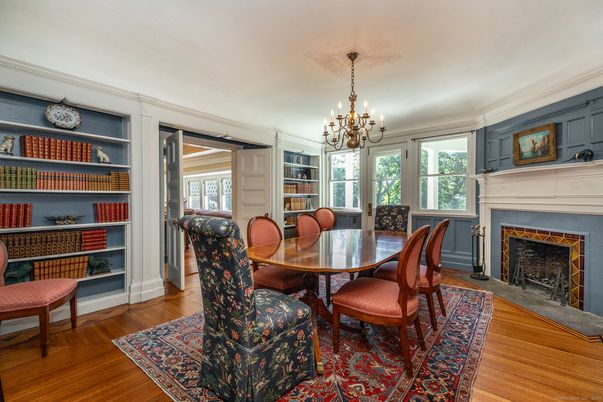 Chandelier, Dining room, Fireplace, Interior, Wood Texture Flooring