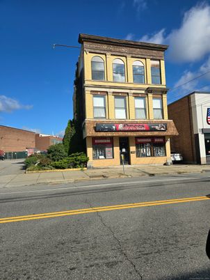 Exterior, Facade, Rowhouse