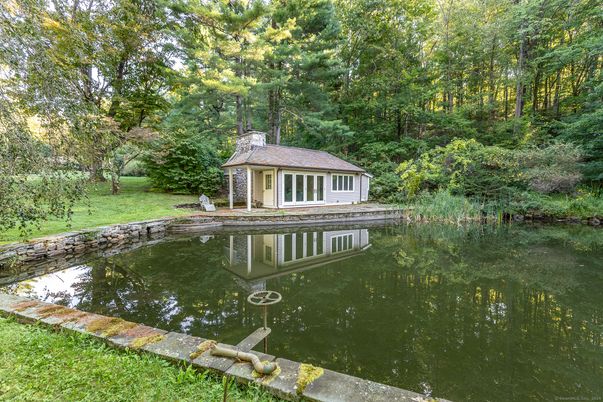 Exterior, Lake