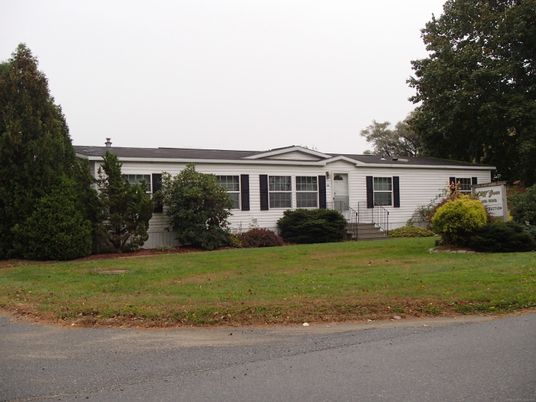 Exterior, Facade, Ranch