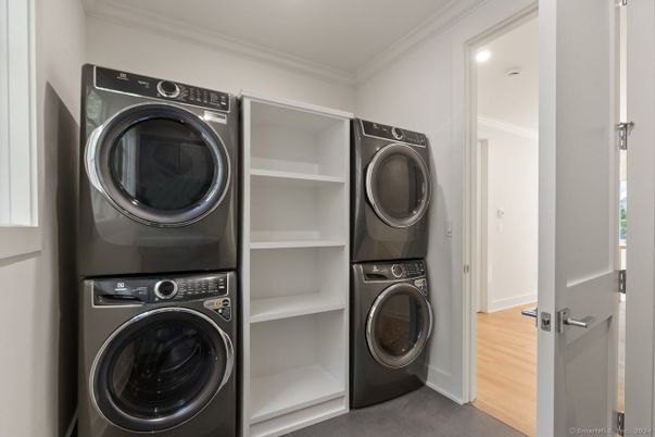 Interior, Utility Closets, Washer, Wood Texture Flooring