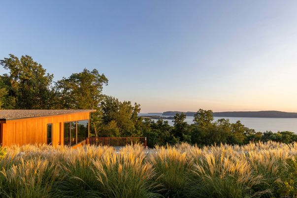 Exterior, Lake