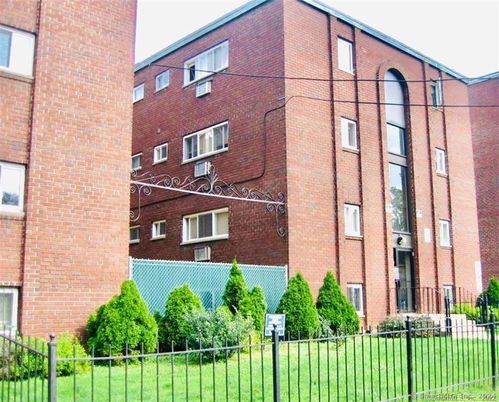 Exterior, Facade, Brick Facade, Rowhouse