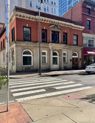Exterior, Facade, Rowhouse