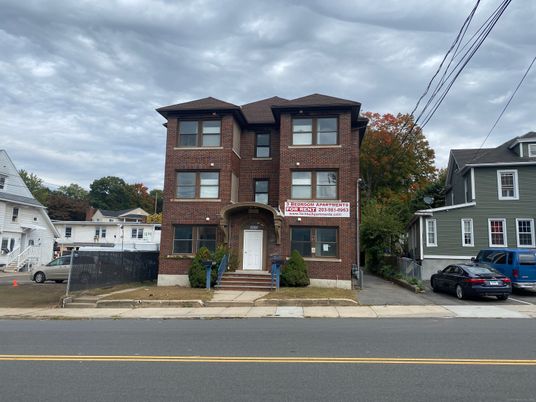 Exterior, Facade, Brick Facade, Rowhouse