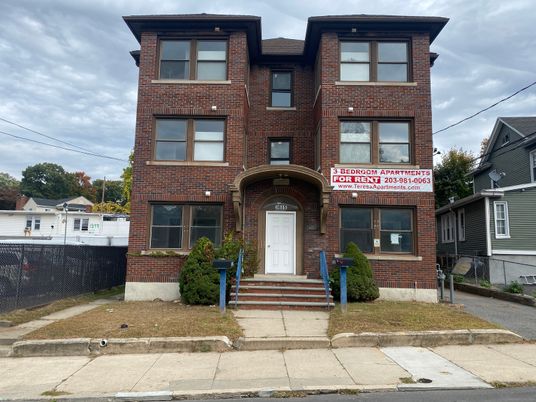 Exterior, Facade, Brick Facade, Rowhouse