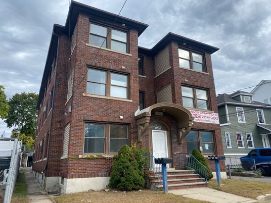 Exterior, Facade, Brick Facade, Rowhouse