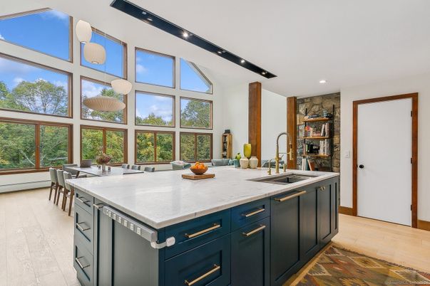 Dining room, Interior, Kitchen, Pendant Lights, Recessed Lighting, Wood Texture Flooring