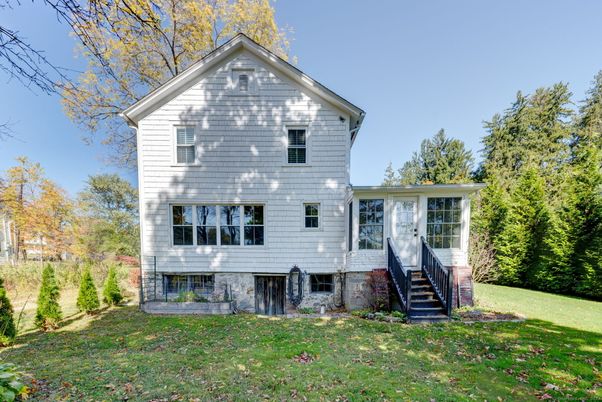 Backyard, Exterior, Facade, Queen Anne Victorian