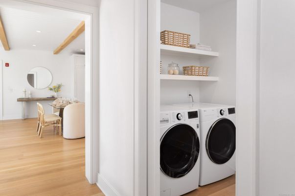 Interior, Recessed Lighting, Washer, Wood Texture Flooring