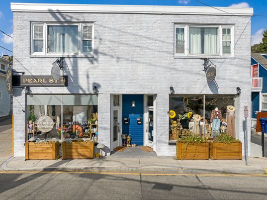 Exterior, Facade, Rowhouse