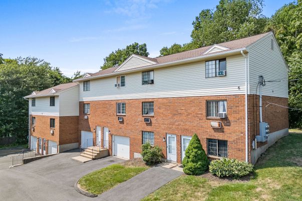 Attached, Exterior, Facade, Brick Facade, Split Level