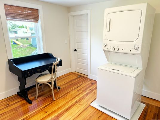 Interior, Utility Closets, Washer, Wood Texture Flooring