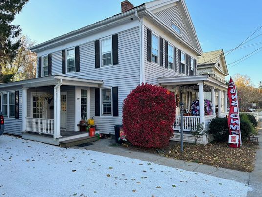 Exterior, Facade, American Foursquare