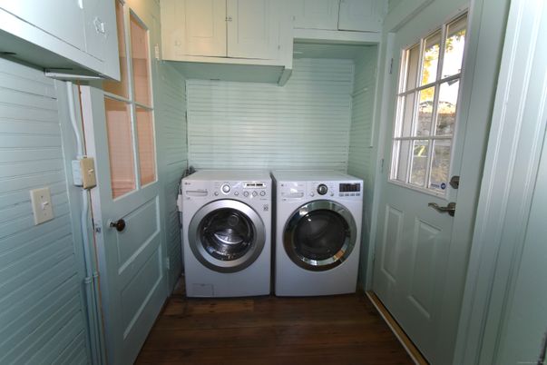 Interior, Utility Closets, Washer, Wood Texture Flooring
