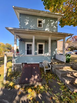 Exterior, Facade, American Foursquare