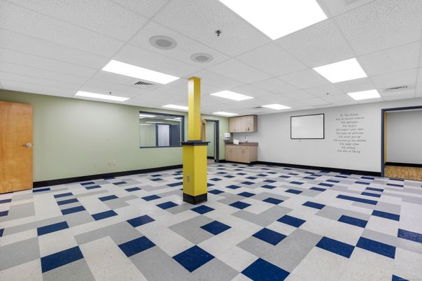 Empty room, Interior, Recessed Lighting
