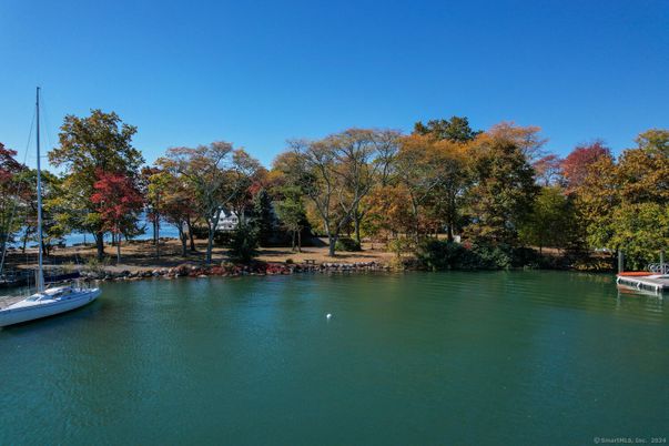 Exterior, Lake