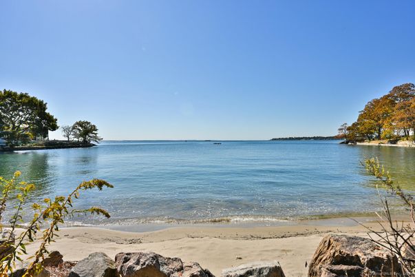 Exterior, Lake
