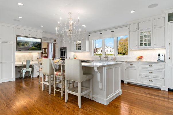 Chandelier, Dining room, Interior, Kitchen, Recessed Lighting, Wood Texture Flooring