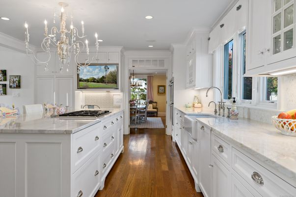 Chandelier, Dining room, Interior, Kitchen, Recessed Lighting, Stainless Steel Appliances, Wood Texture Flooring