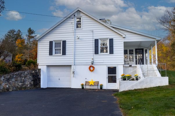 Attached, Exterior, Facade, Farmhouse