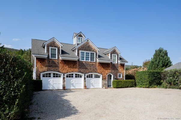Attached, Exterior, Facade, Cape Cod