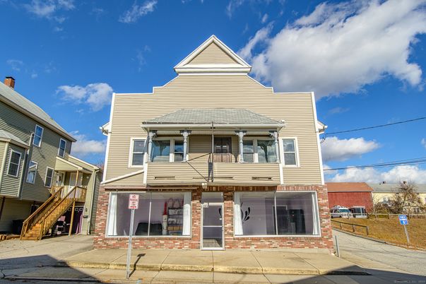 Exterior, Facade, Queen Anne Victorian