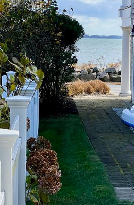 Exterior, Lake