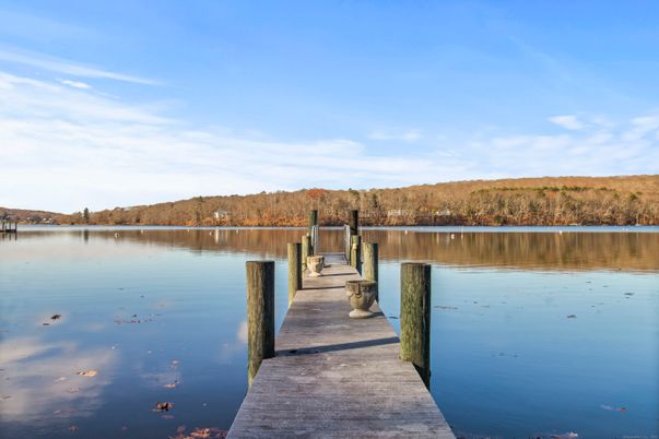 Exterior, Lake