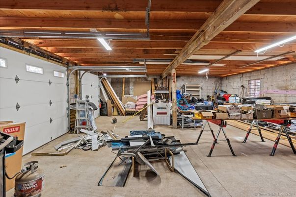 Garage, Interior, Wooden Beams