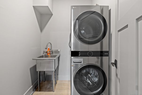 Interior, Utility Closets, Washer, Wood Texture Flooring