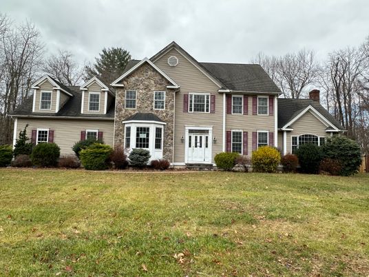Exterior, Facade, Farmhouse
