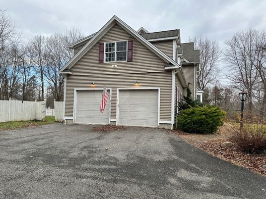 Attached, Exterior, Facade, American Craftsman