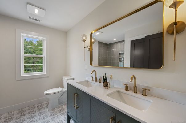 Bathroom, Dual Sink Vanities, Interior, Recessed Lighting