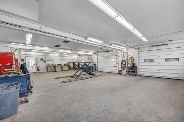Garage, Interior