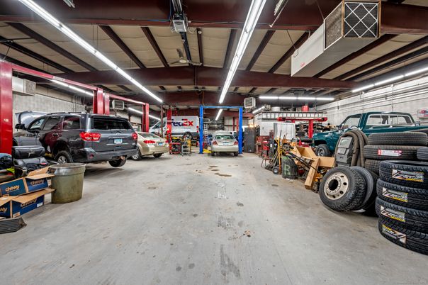 Garage, Interior