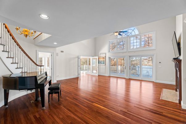 Interior, Piano, Recessed Lighting, Wood Texture Flooring
