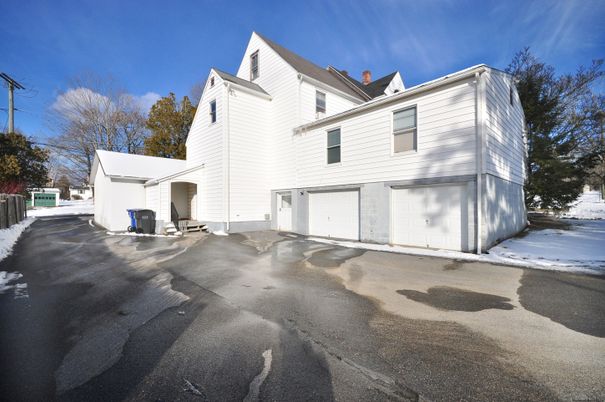 Attached, Exterior, Facade, Farmhouse