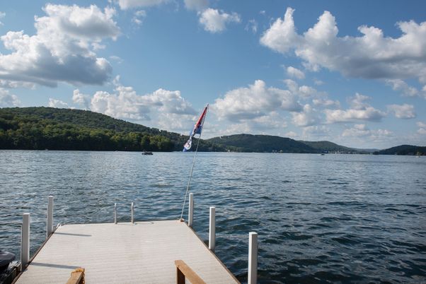 Exterior, Lake