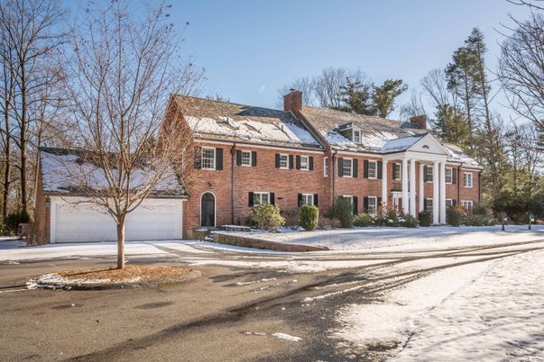 Attached, Exterior, Facade, Brick Facade, Georgian