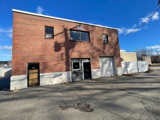 Exterior, Facade, Brick Facade, Cape Cod