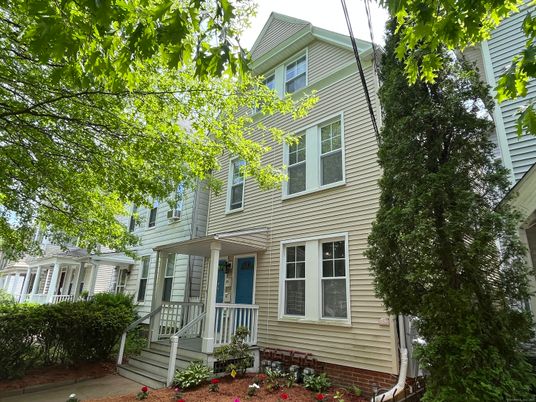 Exterior, Facade, Rowhouse